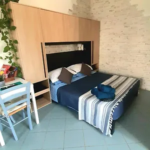 Vinessa , Peschiera del Garda Italia
